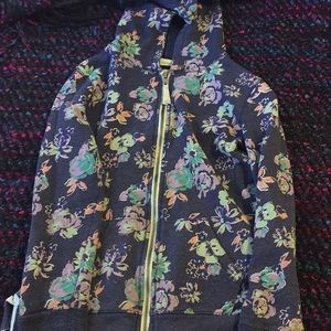 i’m selling this cherokee kids size 10/12 jacket!